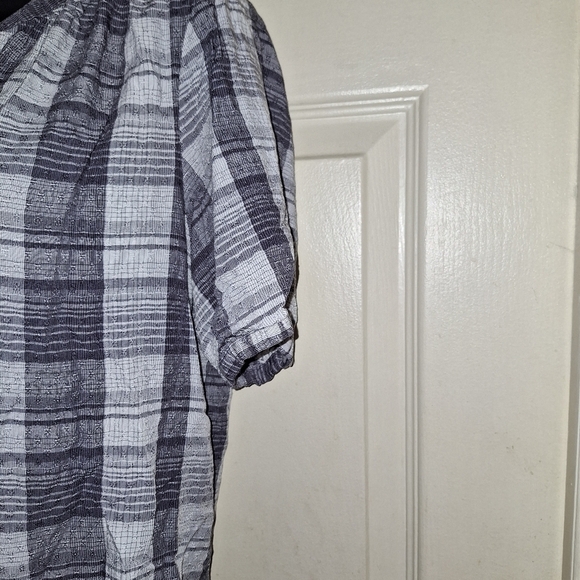 Universal threads plaid blouse size small - Picture 3 of 8